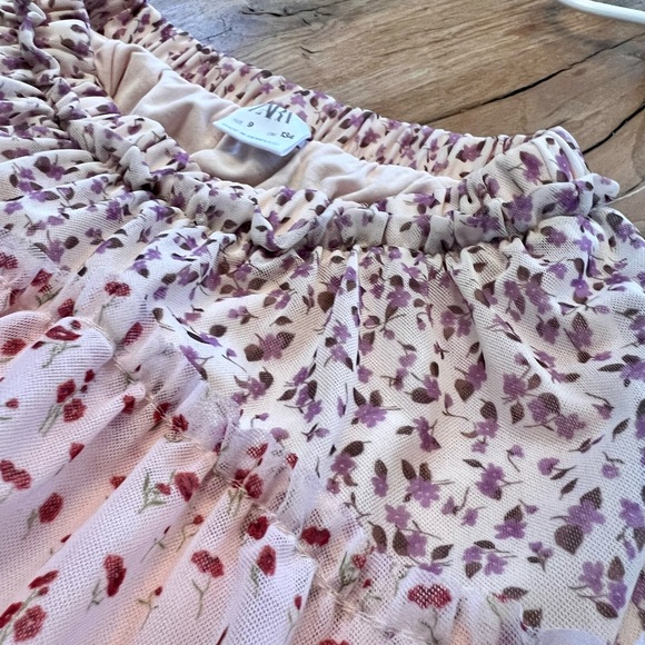 Zara. Size 9 (girls). Tiered Floral Tulle Skirt. Mint condition. - Picture 8 of 10